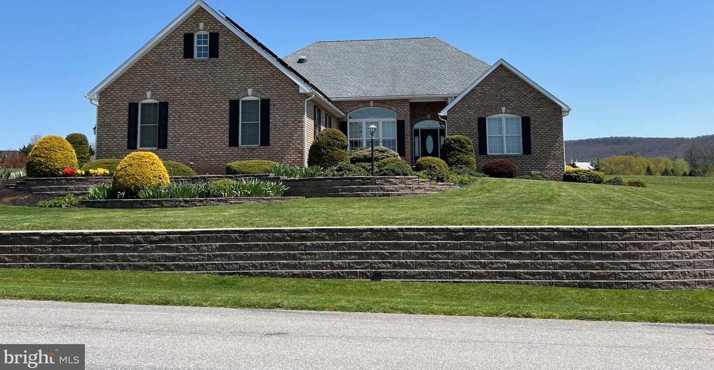 6170 Merion Dr, Fayetteville, PA 17222-9420