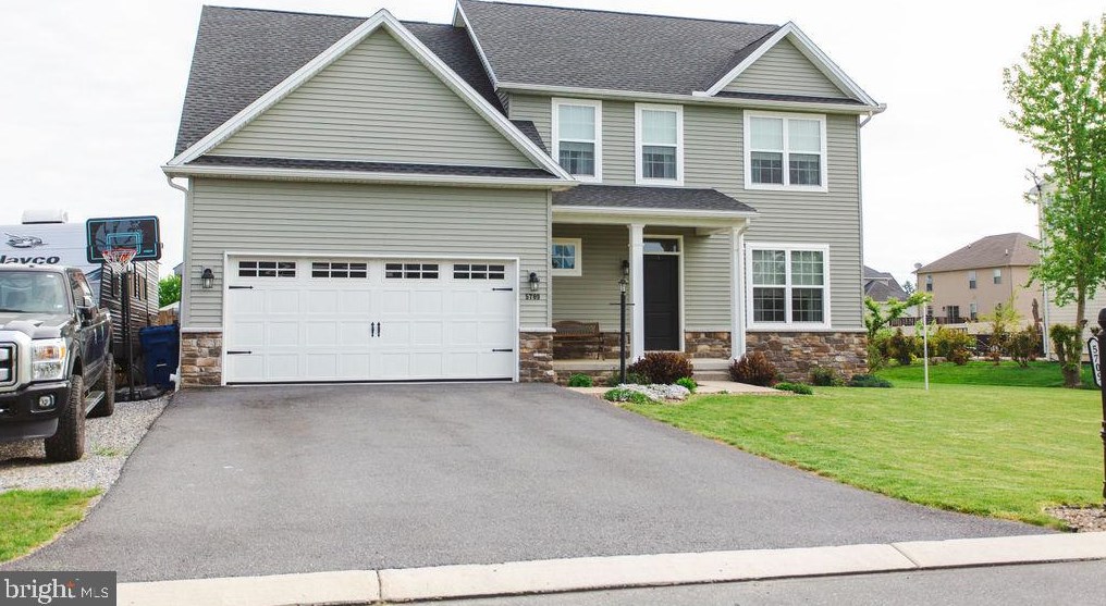 5709 Whinstone Way, Chambersburg, PA 17202