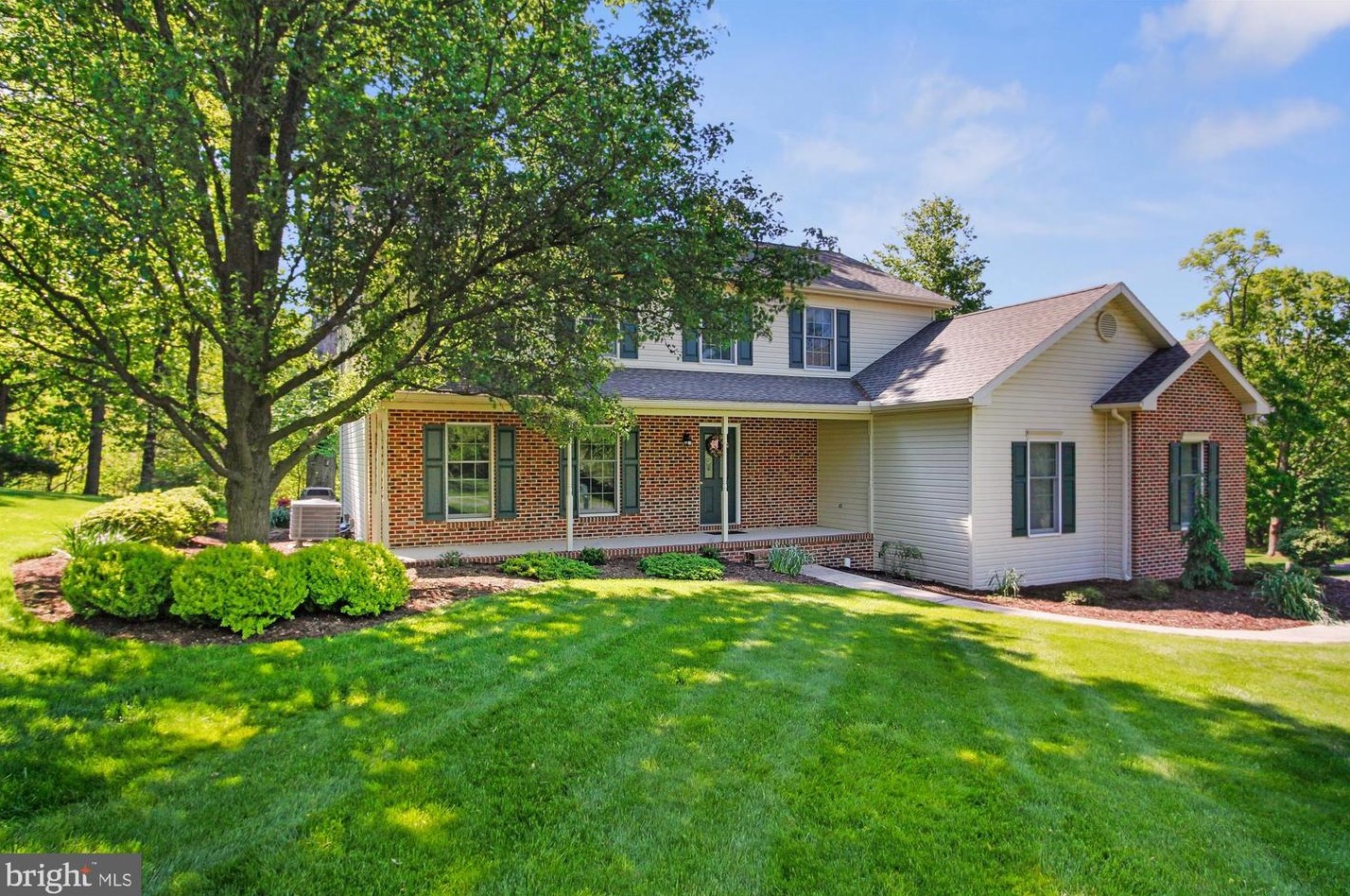 10928 Longwood Dr, Roadside, PA 17268-8830