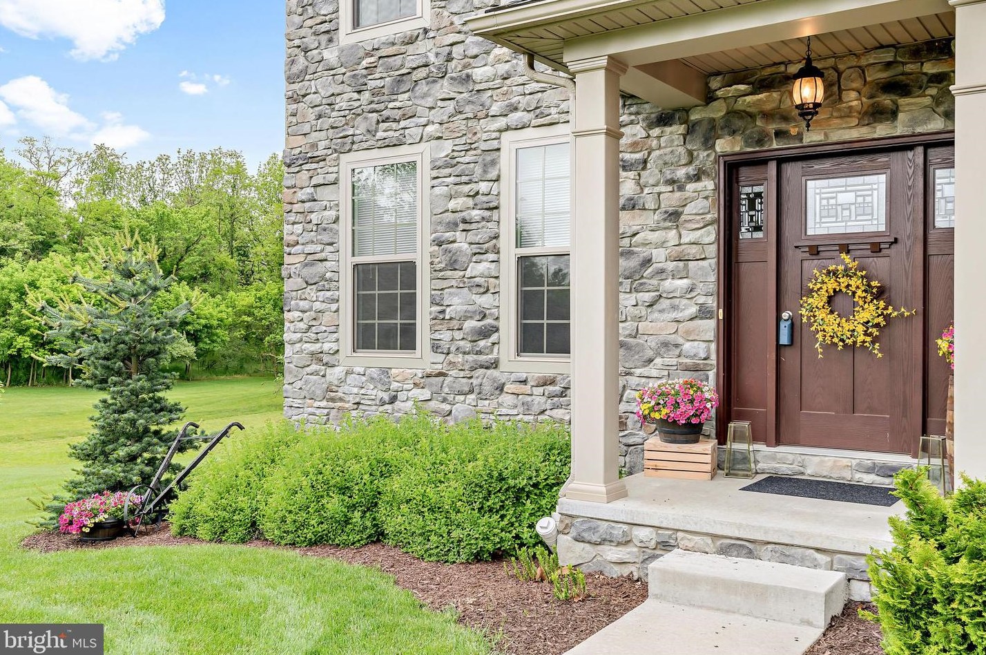 67 Woodbriar Dr, Chambersburg, PA 17202-7666