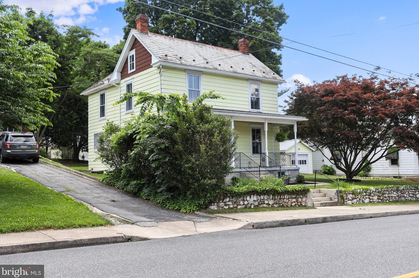 308 N Broad St, Roadside, PA 17268