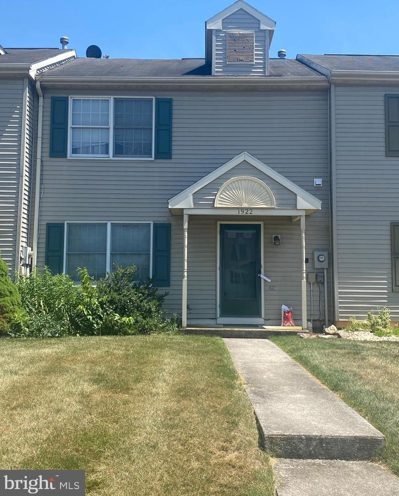 1922 Clinton Ave, Chambersburg, PA 17201-1492