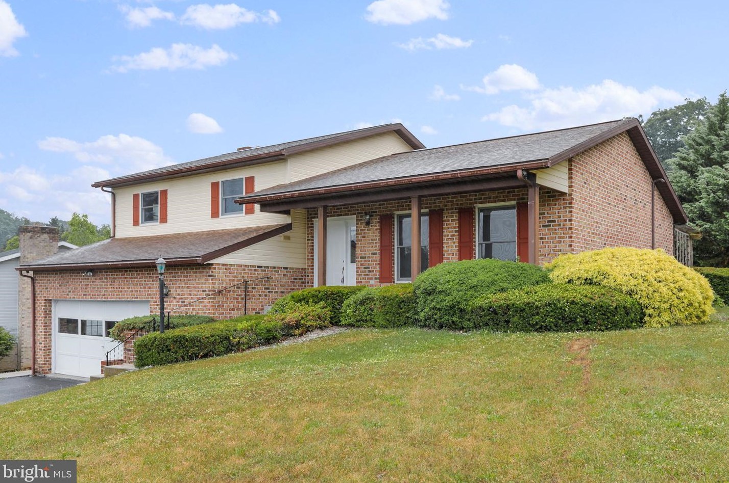 1710 Elizabeth Dr, Chambersburg, PA 17202-9574