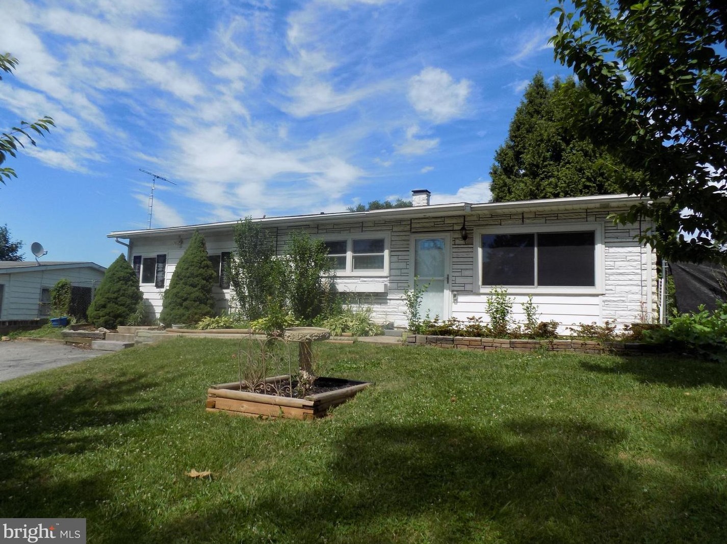 78 5th Ave, Fayetteville, PA 17222-1404