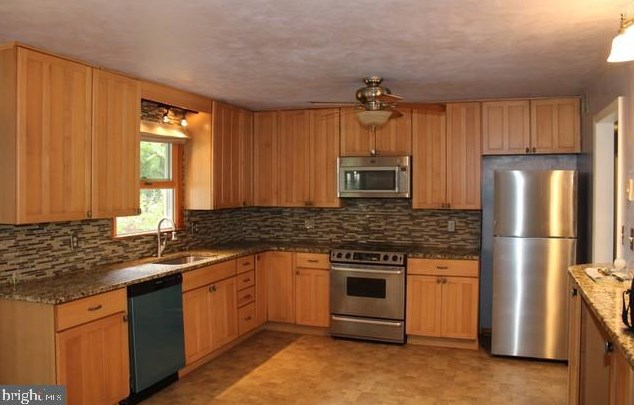 2964 Roosevelt Dr, Chambersburg, PA 17201