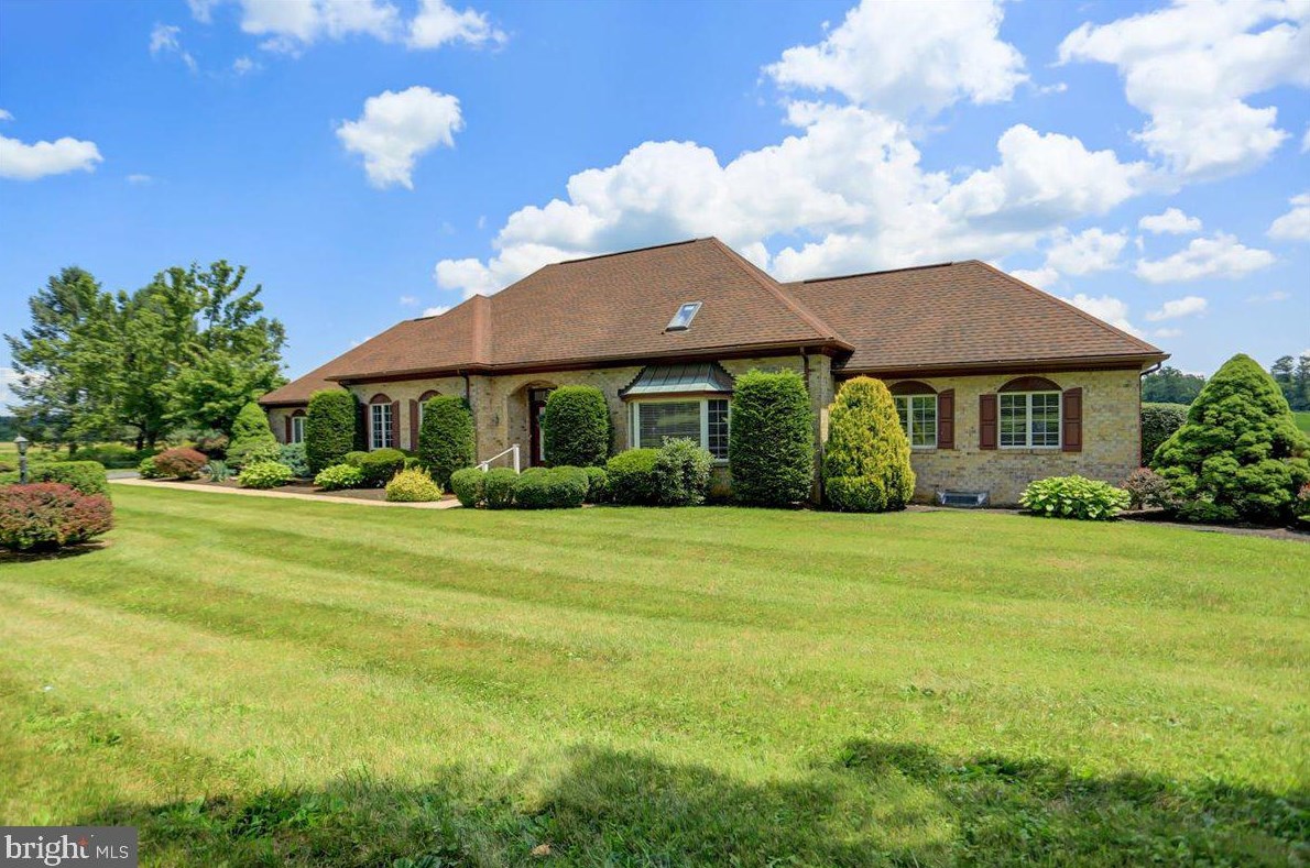 400 Ragged Edge Rd, Chambersburg, PA 17202-7457
