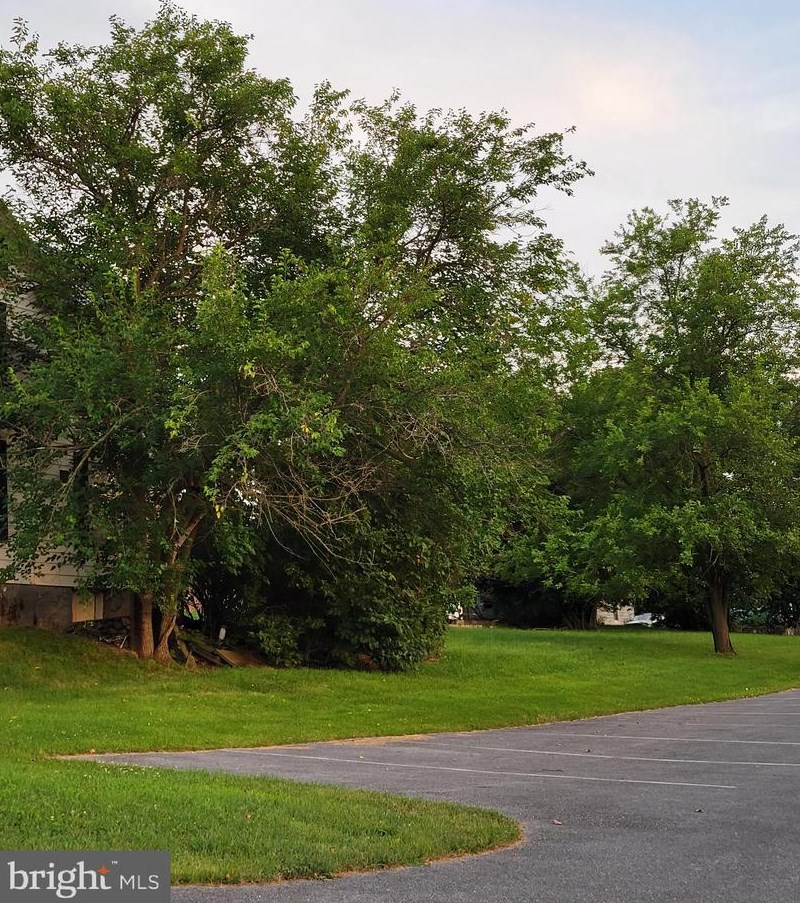 12046 Broad St, Roadside, PA 17268