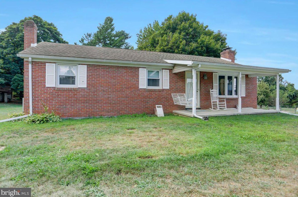 8275 Tomstown Rd, Roadside, PA 17268