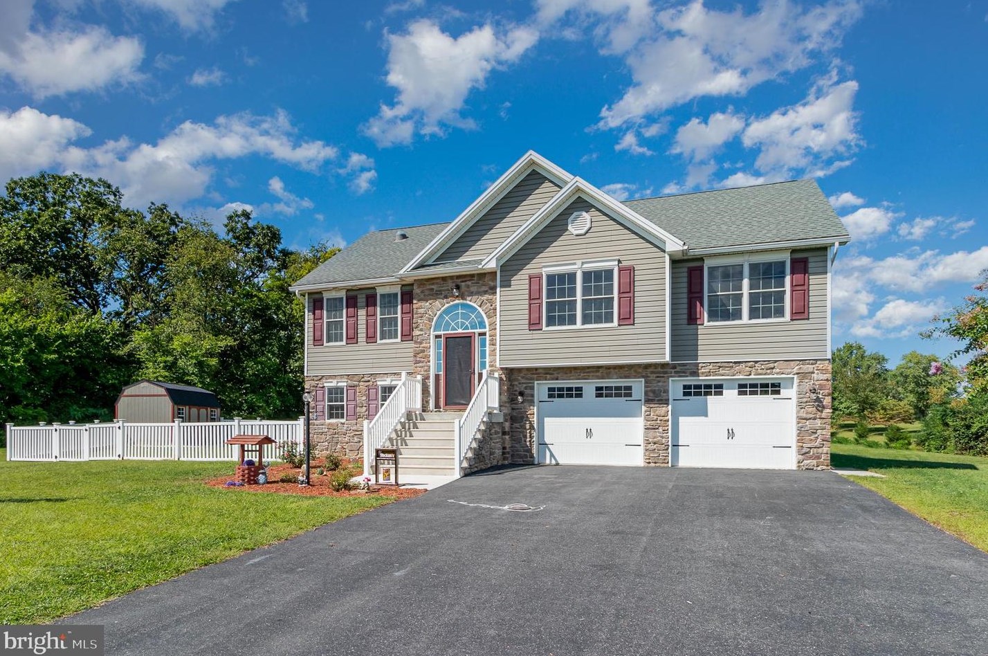1787 Raven Dr, Chambersburg, PA 17202-7206