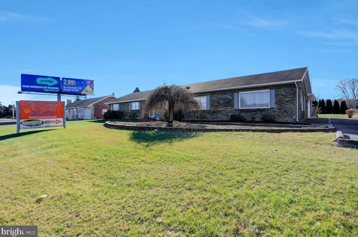 4124 Lincoln Way, Fayetteville PA  17222-1125 exterior