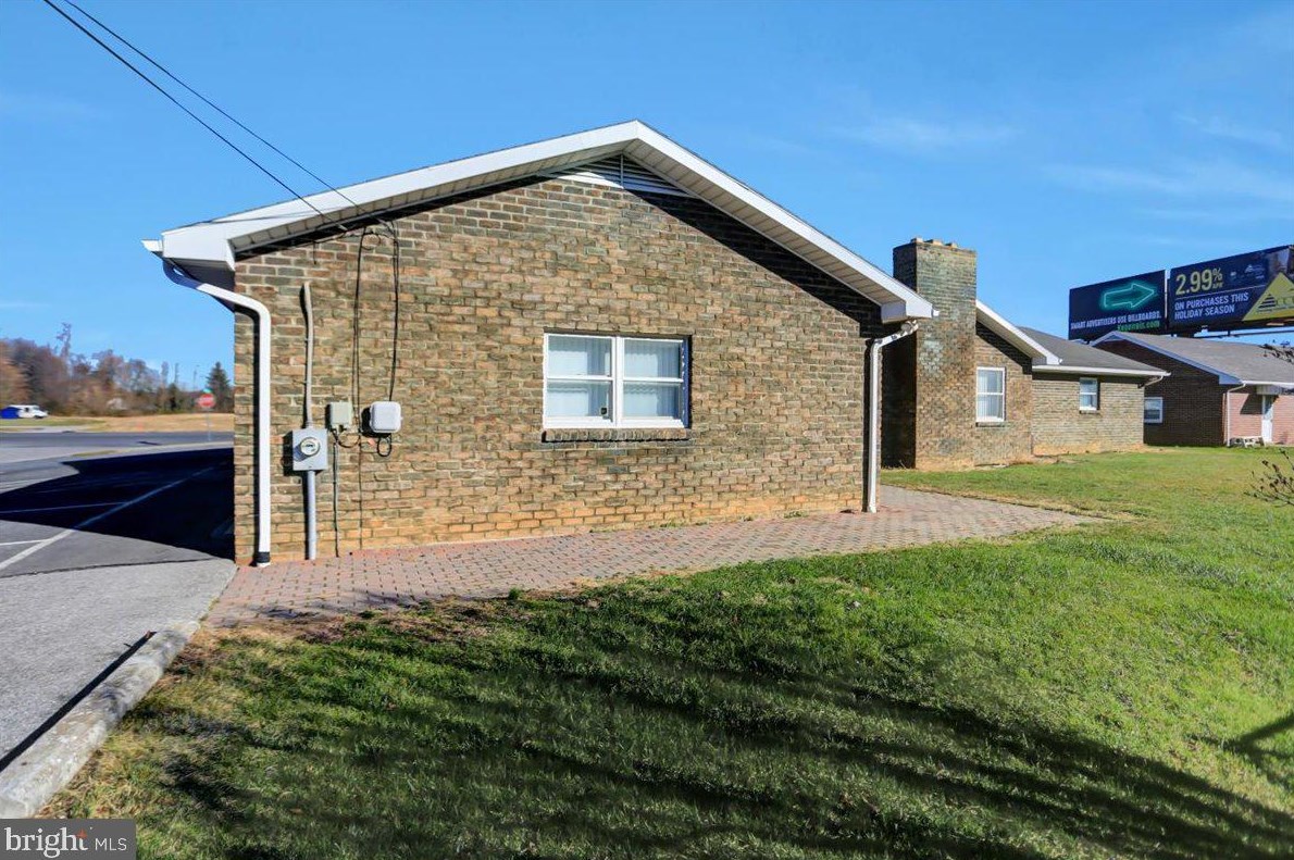 4124 Lincoln Way, Fayetteville PA  17222-1125 exterior