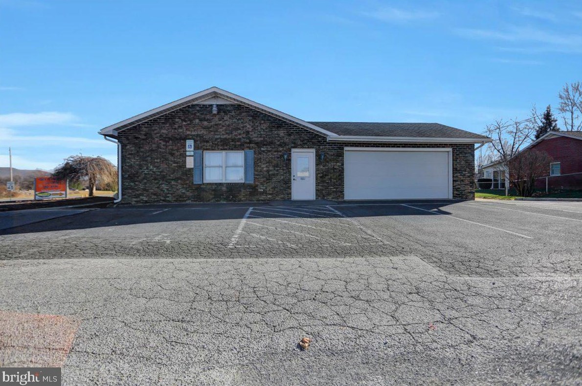 4124 Lincoln Way, Fayetteville PA  17222-1125 exterior