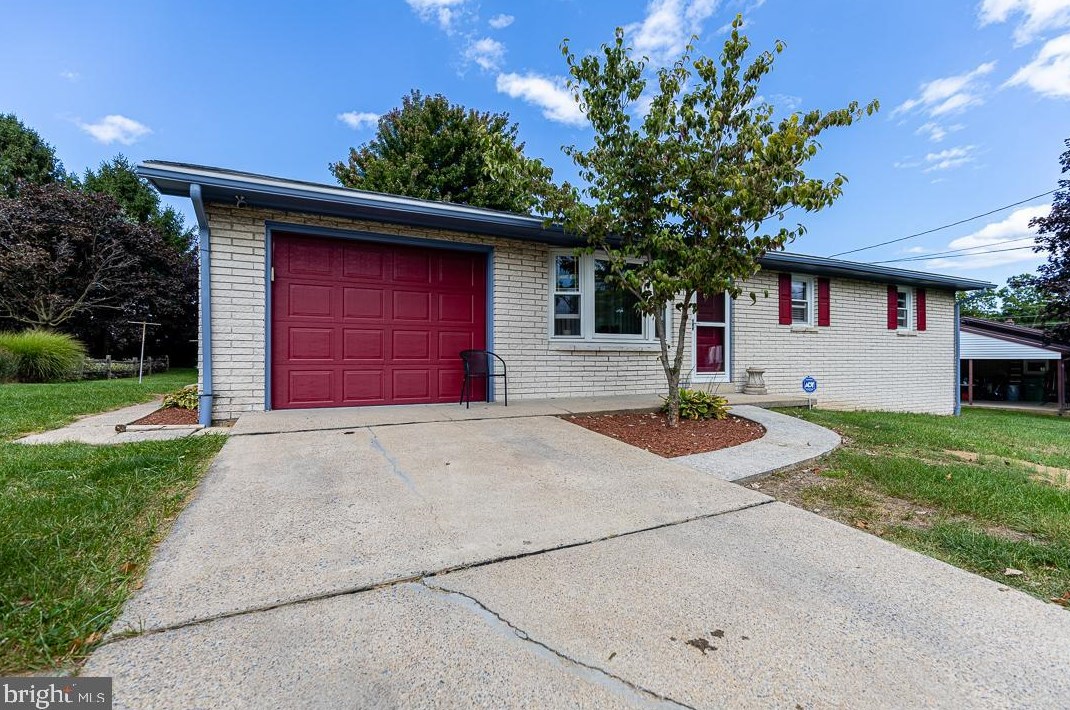 123 Sunny Ln, Chambersburg, PA 17202-4480