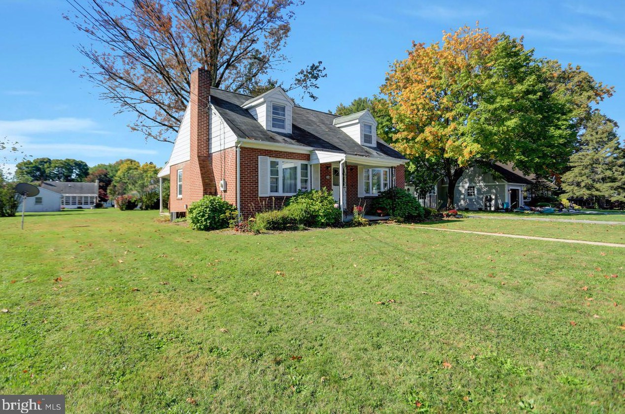 324 Carlton Ave, Chambersburg, PA 17201-1410