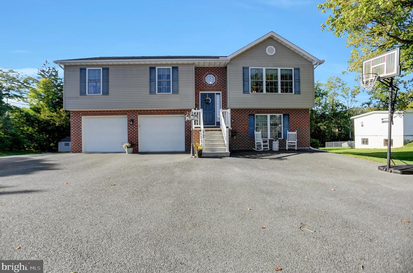 12 Feaster Rd, Chambersburg PA 17202-9262 exterior