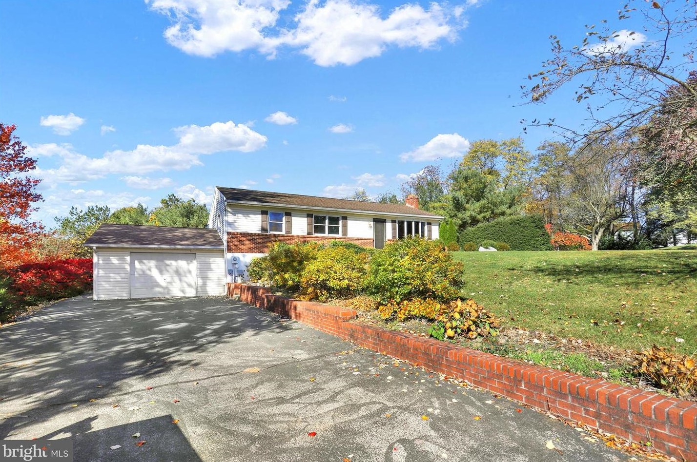 589 Center Dr, Chambersburg, PA 17202-9461