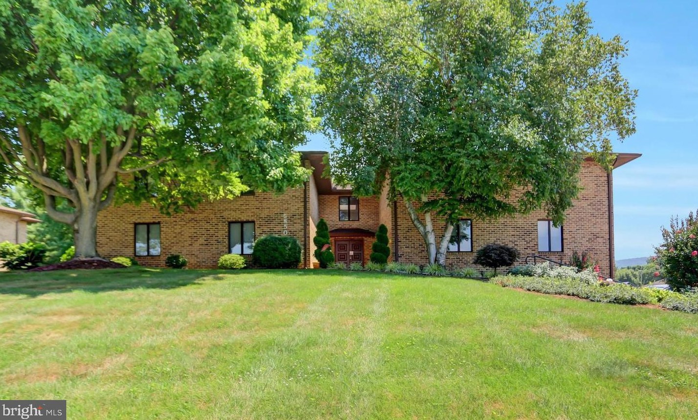 5850 Fairway Dr, Fayetteville, PA 17222-9697