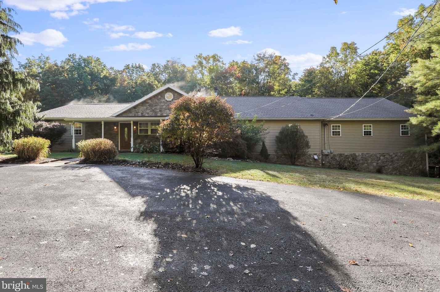 960 Black Gap Rd, Fayetteville, PA 17222-9783