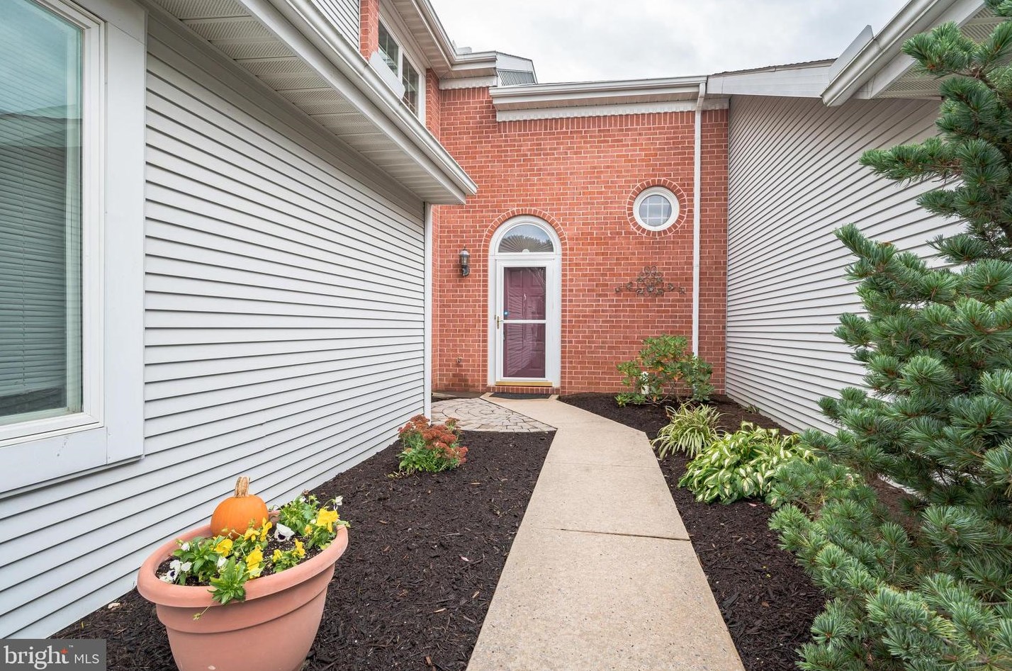 5312 Fairway Dr, Fayetteville, PA 17222-9230