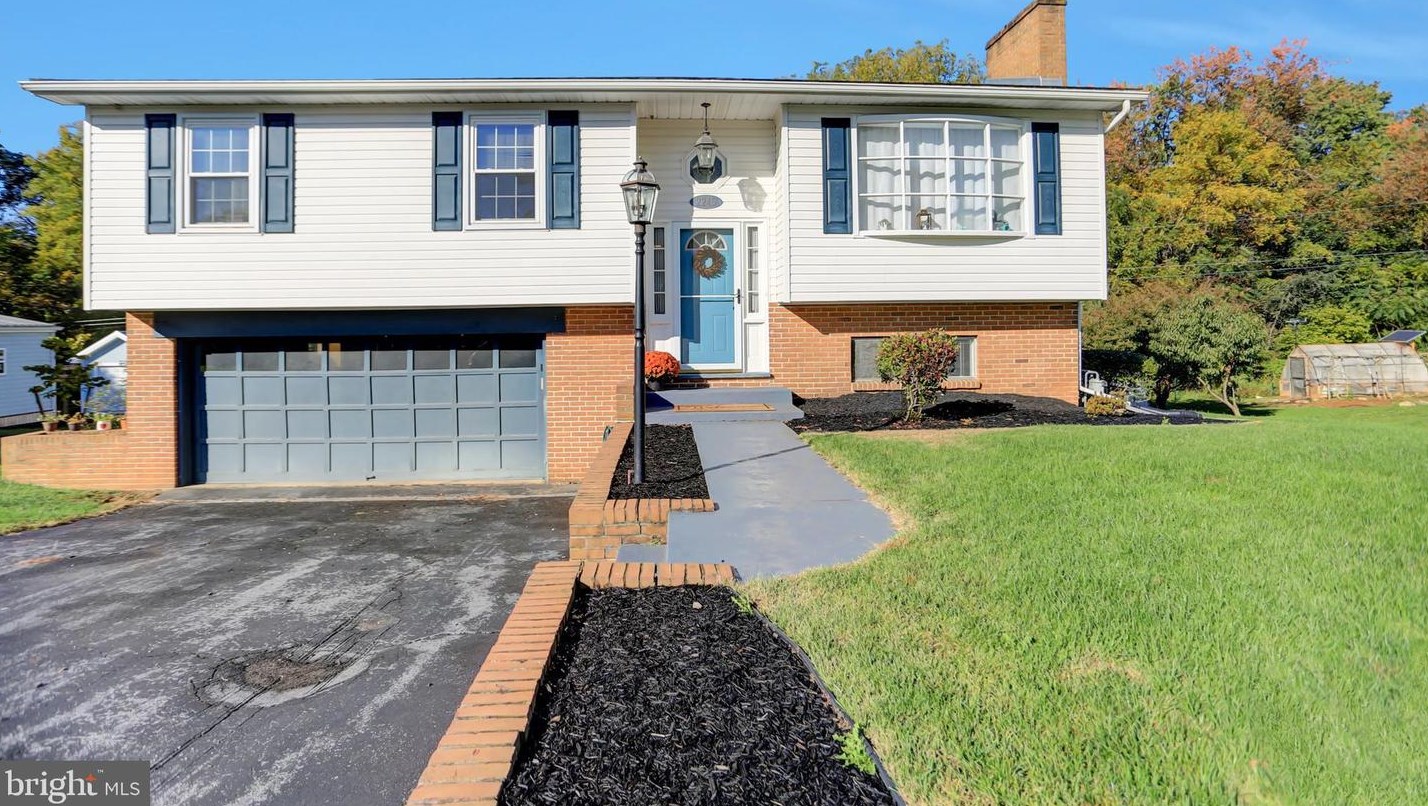 2245 Springfield Dr, Chambersburg, PA 17202-9084