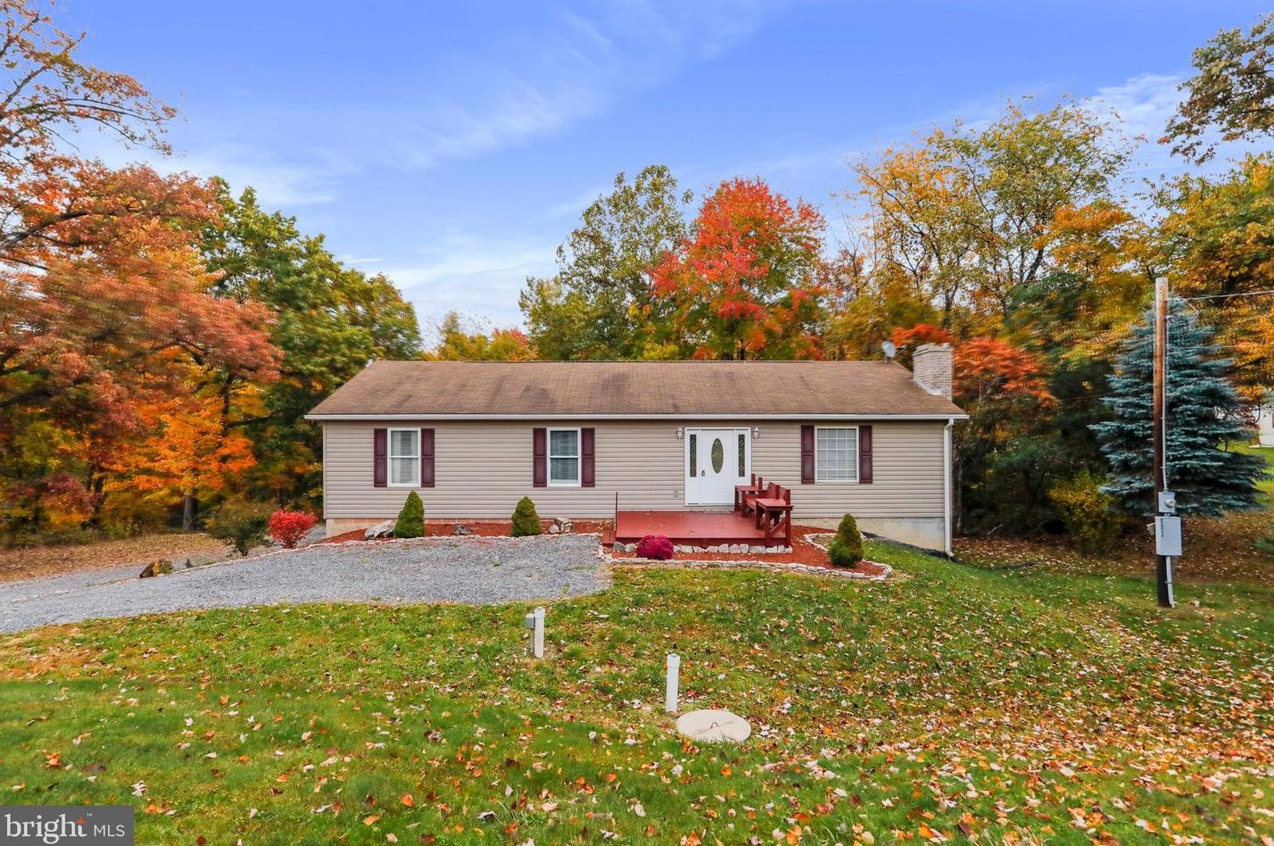 8525 Monns Gap Rd, Roadside, PA 17268-8942