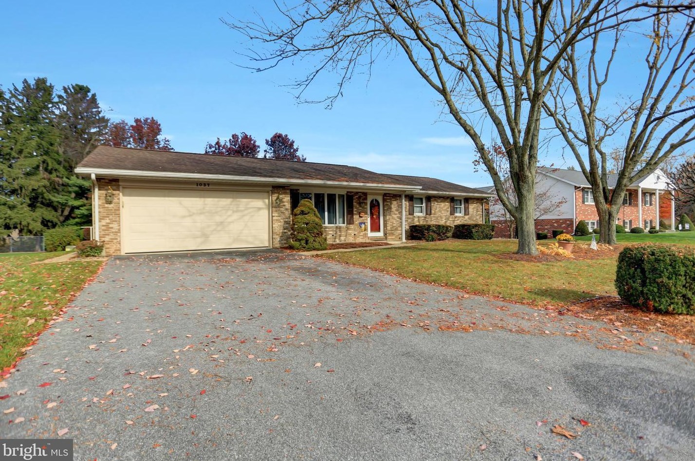1037 Mckinley St, Chambersburg, PA 17201-2825
