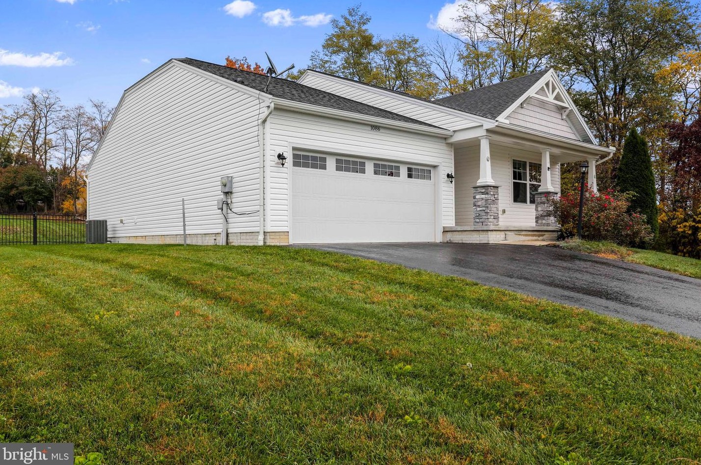 1086 Mountain Shadow, Fayetteville, PA 17222-9349