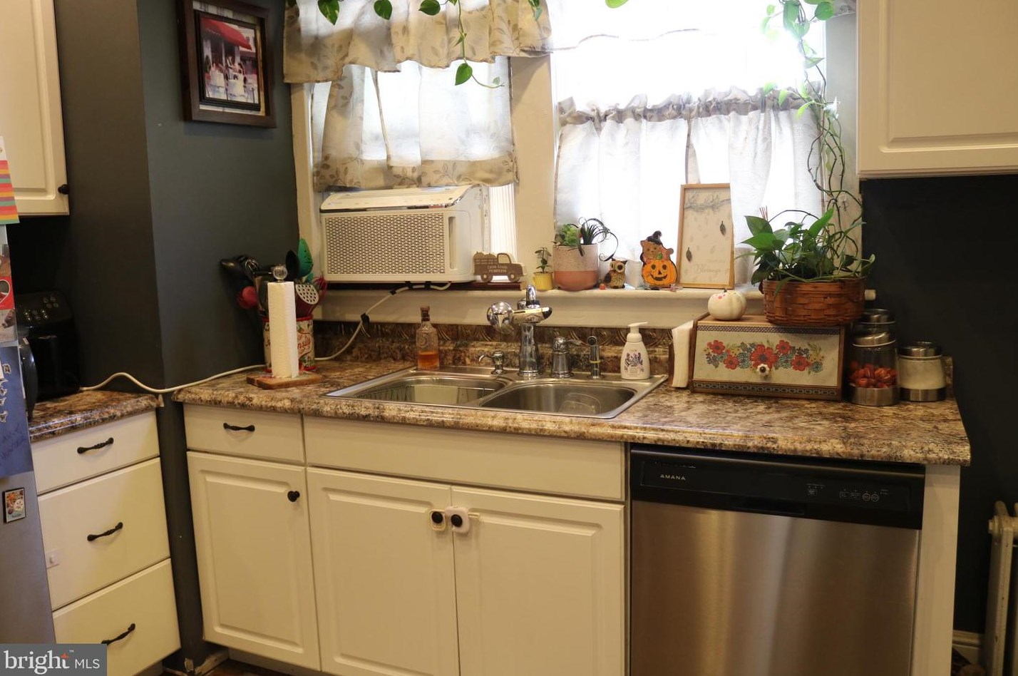 421 S Potomac St, Roadside, PA 17268