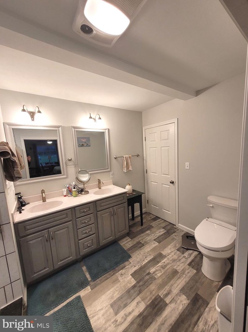 11359 Forge Hill Rd, Orrstown, PA 17244
