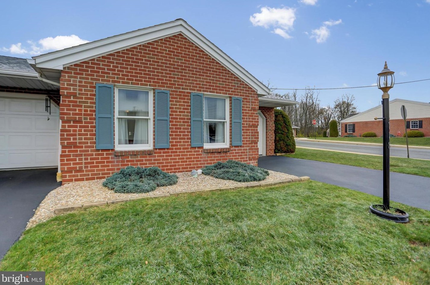 718 Marden Ave N, Lees Cross Roads, PA 17257