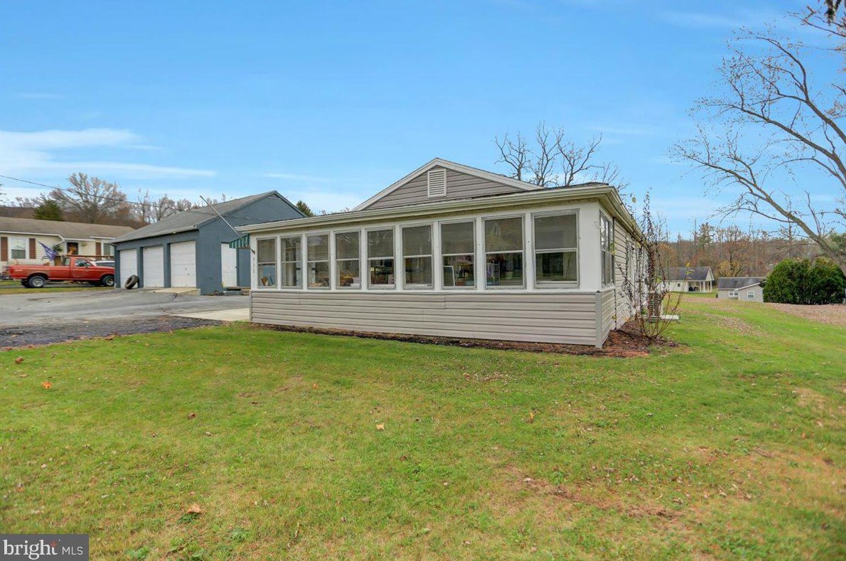 930 Coldspring Rd, Fayetteville, PA 17222-9754