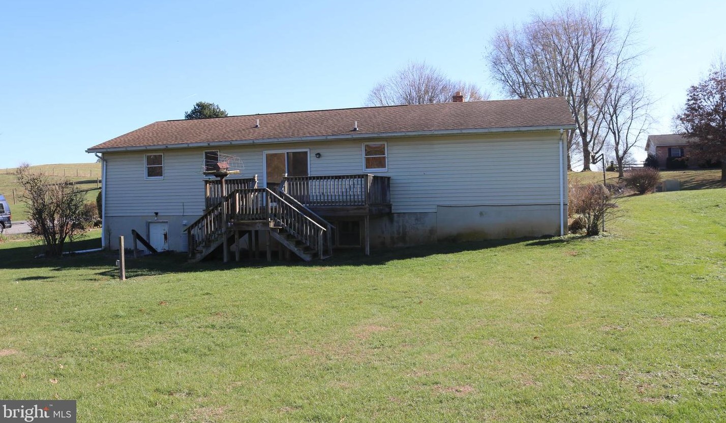 9249 Harlee Rd, Roadside, PA 17268-9669