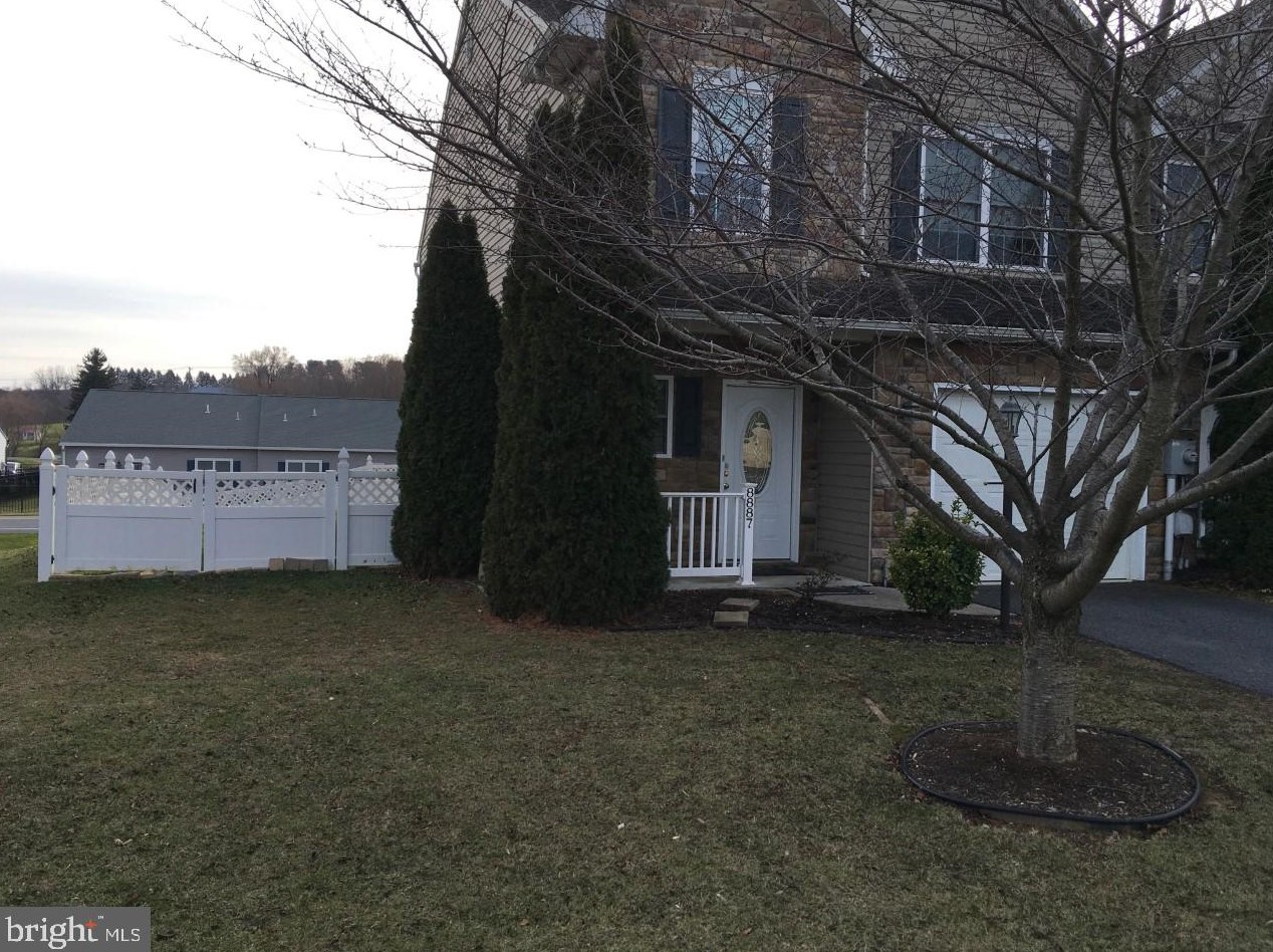 8887 Casper Dr, Roadside, PA 17268-7949