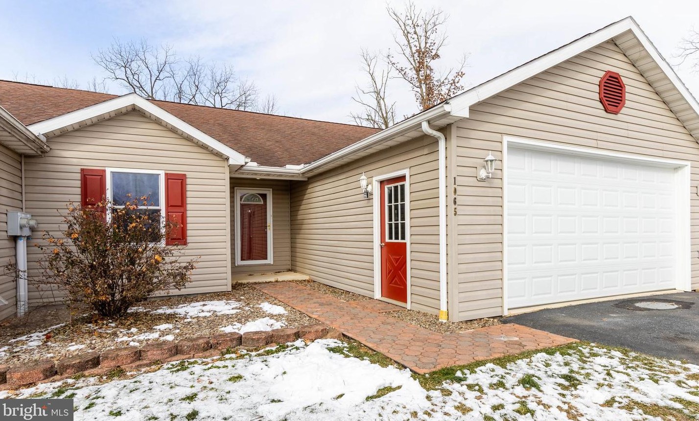 1065 Kunkle Dr, Chambersburg, PA 17202-8518