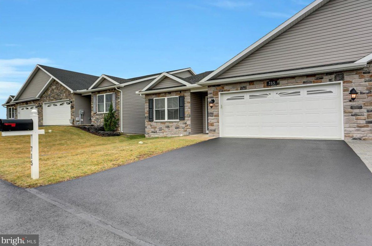 715 Shook Ct W, Upton, PA 17225