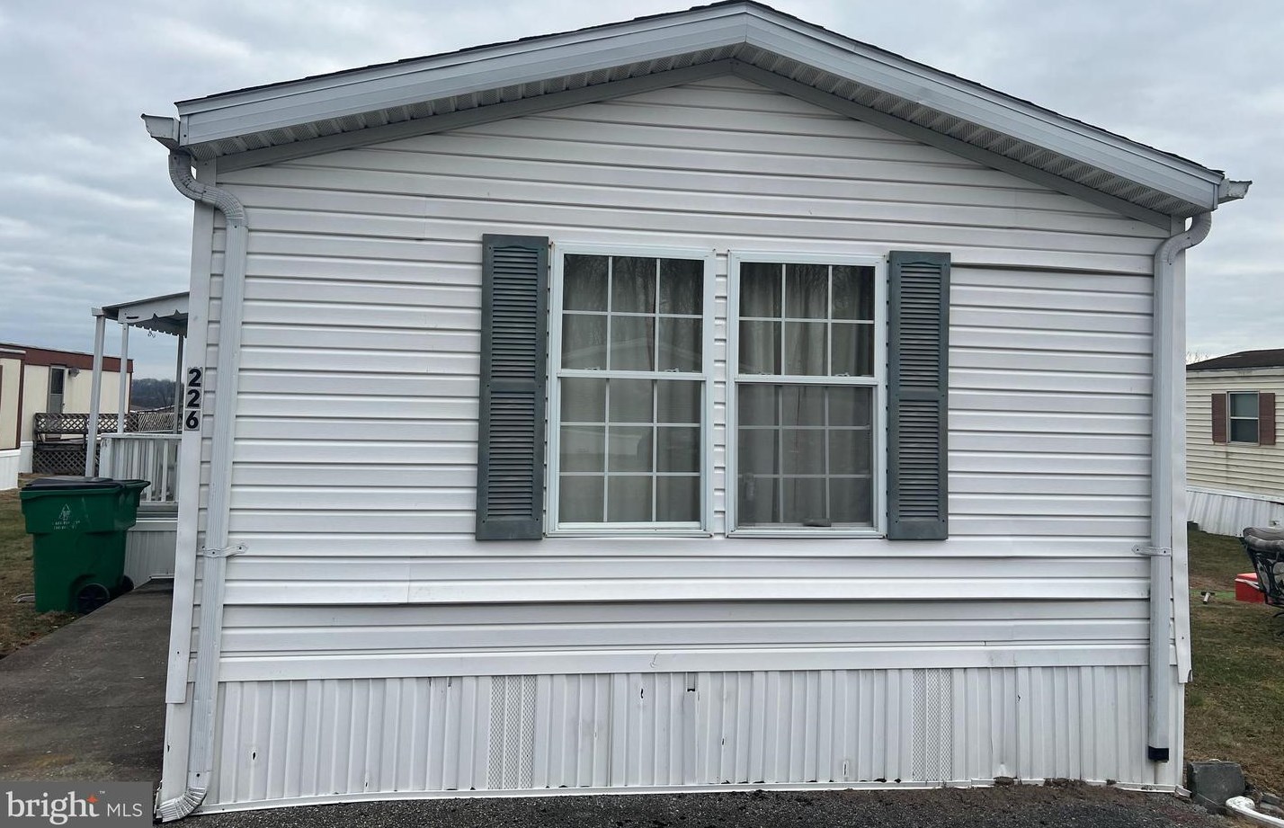 226 Edgewood Ave, Saint Thomas, PA 17252-9633