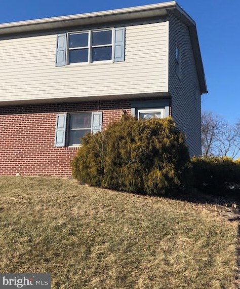 6197 Mountain View Dr, Chambersburg, PA 17202-9638