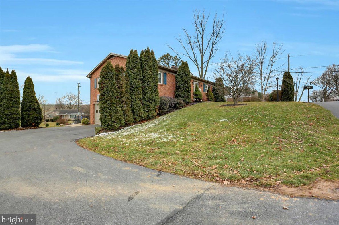 290 Briar Ln, Chambersburg, PA 17202-3116