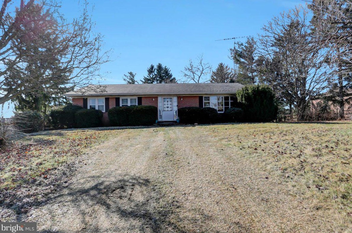 1526 Siloam Rd, Chambersburg, PA 17201-8904