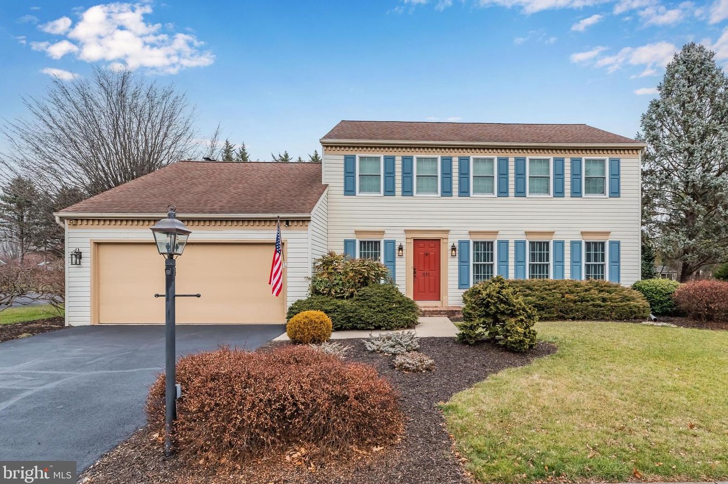 811 Rosewood Ct, Chambersburg, PA 17201-2871