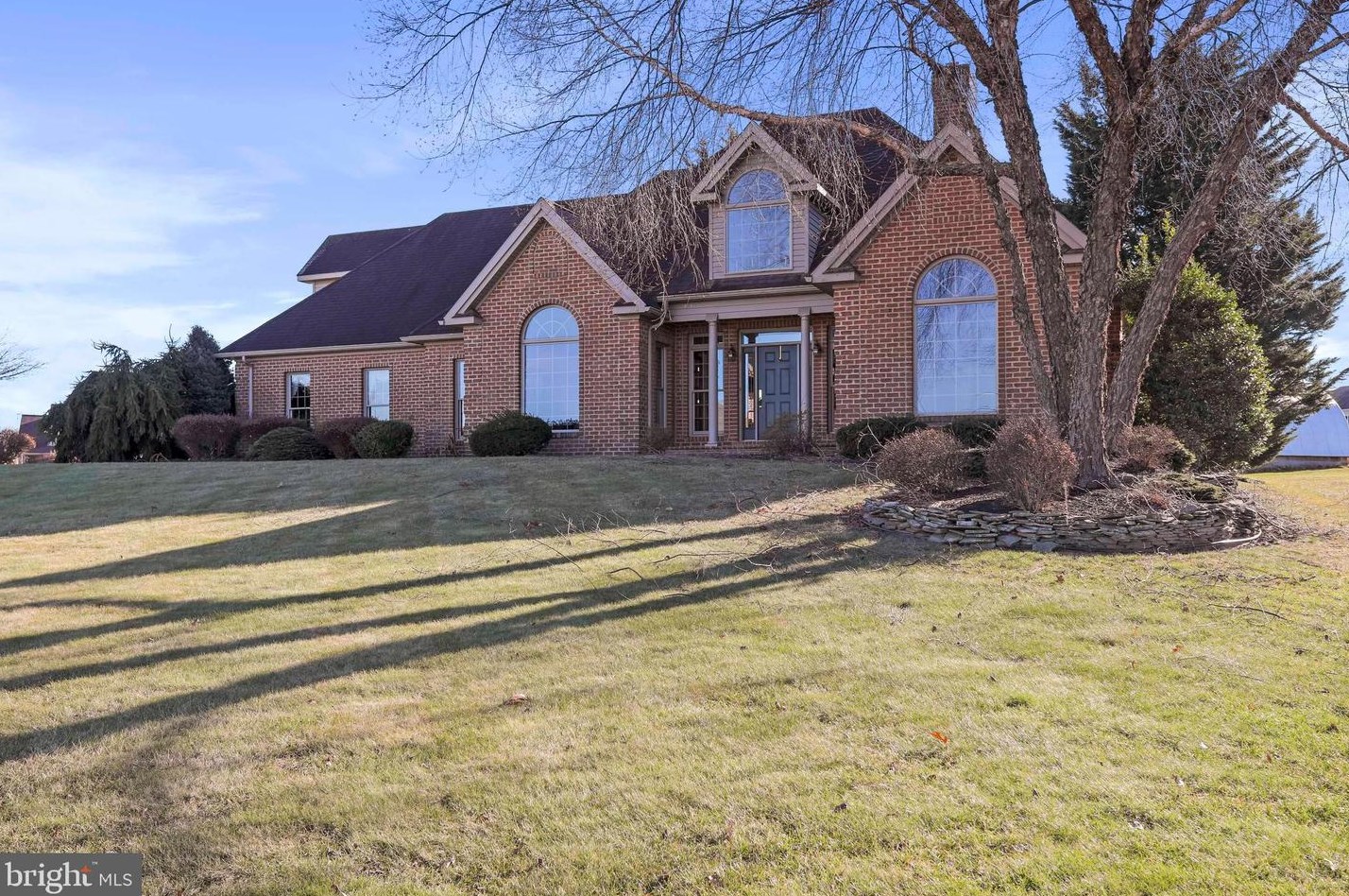 1428 Majestic Dr, Chambersburg, PA 17202-8047