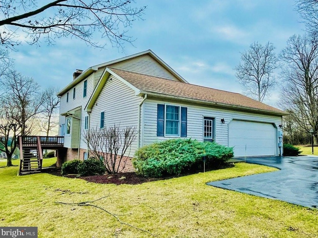 10966 Longwood Dr, Roadside, PA 17268-8826