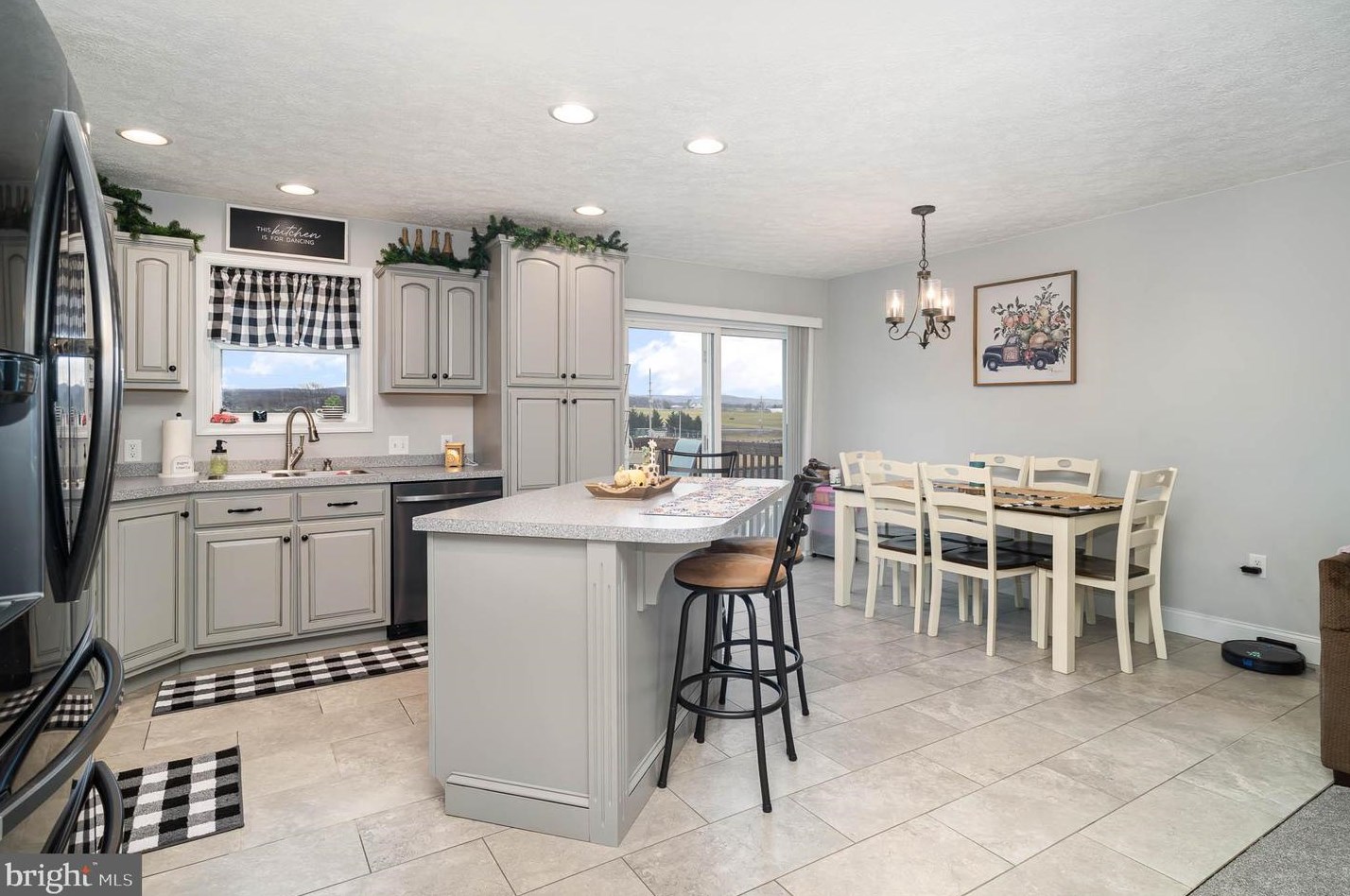 49 Noble Dr, Lees Cross Roads, PA 17257