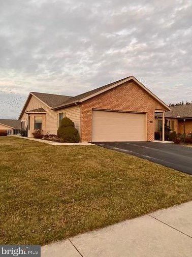 301 Woodvale Dr, Chambersburg, PA 17201