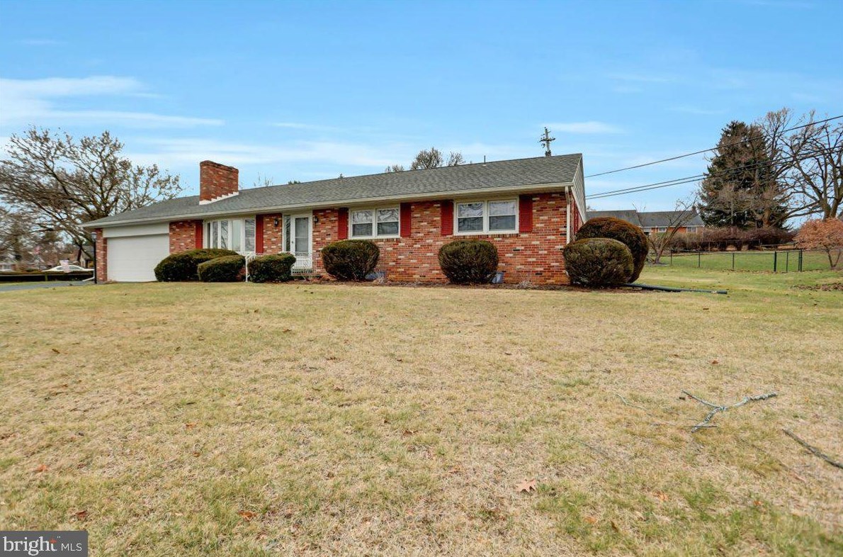 253 Briar Ln, Chambersburg, PA 17202-3105