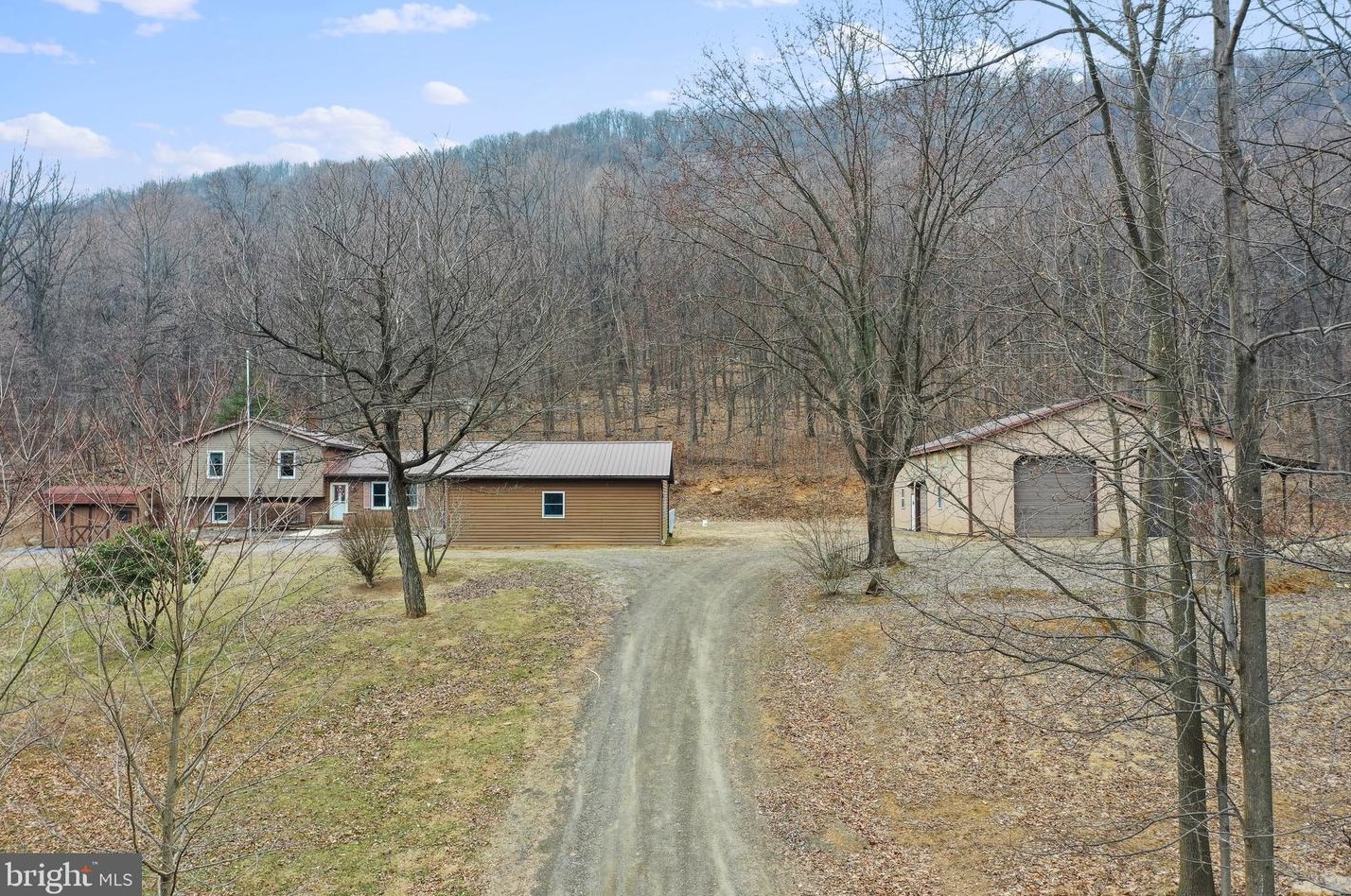 11430 Skyline Dr, Orrstown, PA 17244