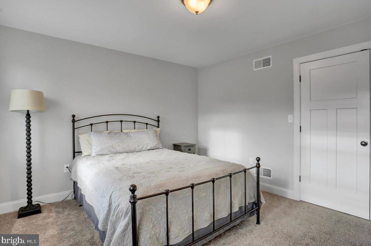 1760 Old Kiln Dr, Chambersburg PA  17202-9219 exterior