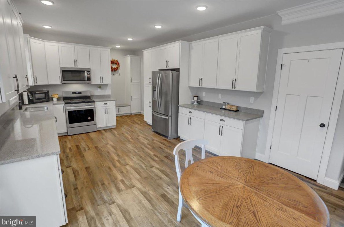 1760 Old Kiln Dr, Chambersburg PA  17202-9219 exterior