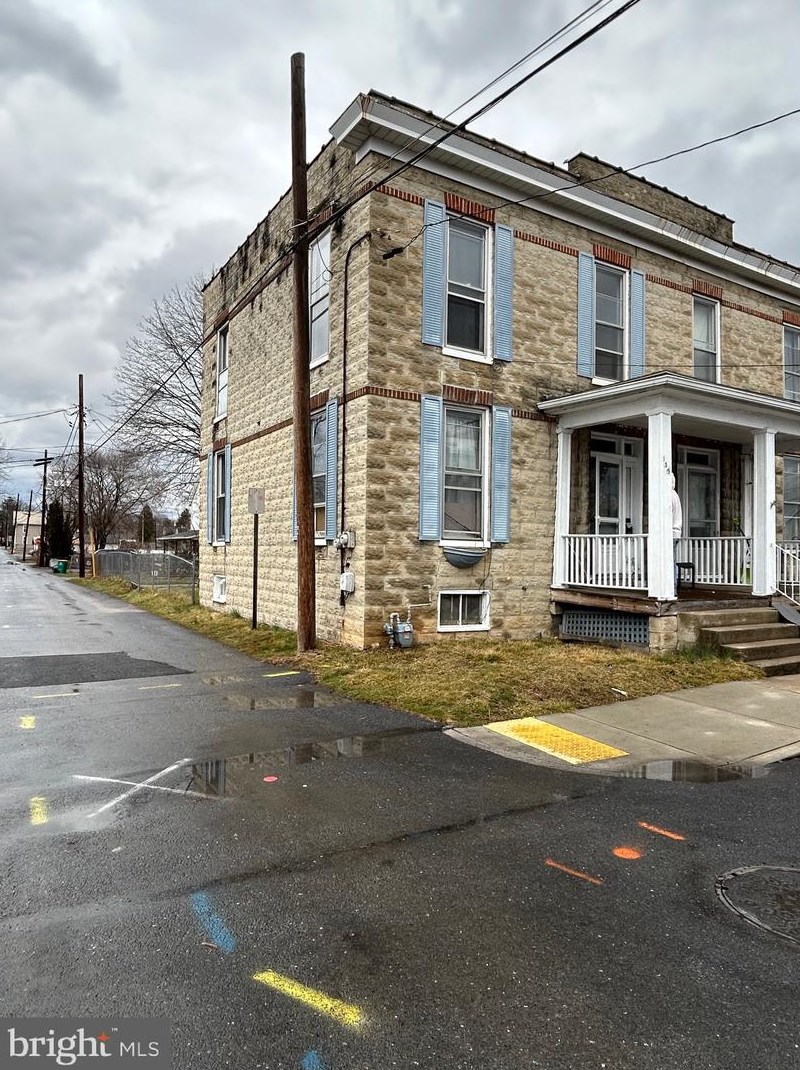 145 Mckinley St, Chambersburg, PA 17201-3575