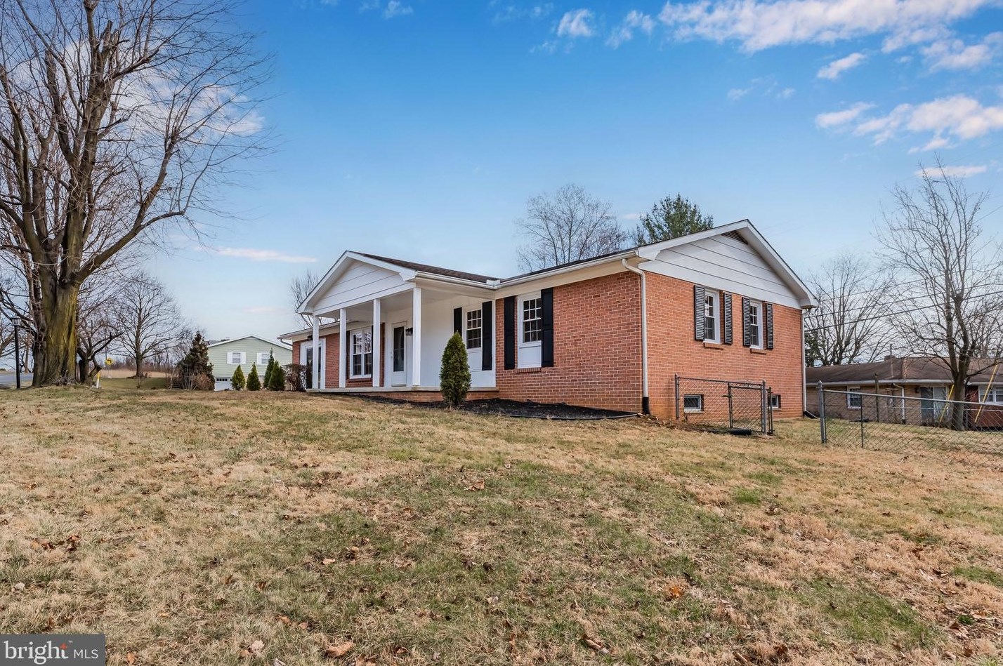 848 Fox Meadow Rd, Chambersburg, PA 17202-9082